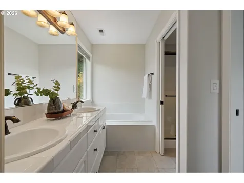 17700 NE 28th Street Vancouver WA 98682