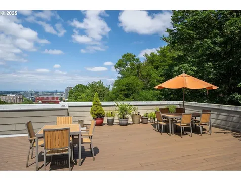 1910 SW 18th Avenue Portland OR 97201