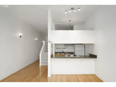 1910 SW 18th Avenue Portland OR 97201