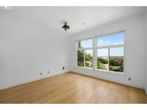 1910 SW 18th Avenue Portland OR 97201