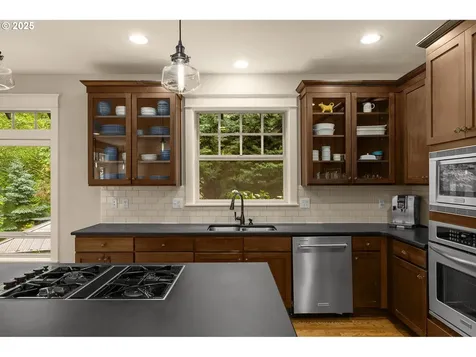 11724 SW 39th Avenue Portland OR 97219