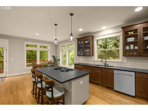 11724 SW 39th Avenue Portland OR 97219