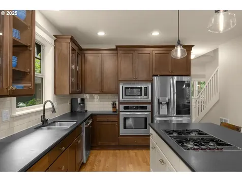 11724 SW 39th Avenue Portland OR 97219