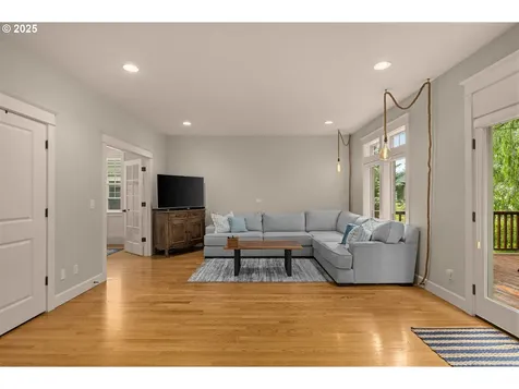 11724 SW 39th Avenue Portland OR 97219