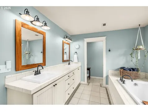 11724 SW 39th Avenue Portland OR 97219