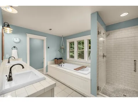 11724 SW 39th Avenue Portland OR 97219