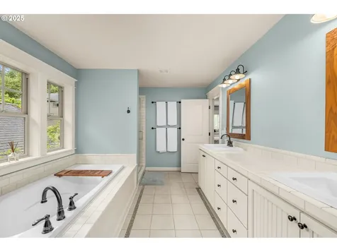 11724 SW 39th Avenue Portland OR 97219