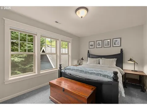 11724 SW 39th Avenue Portland OR 97219
