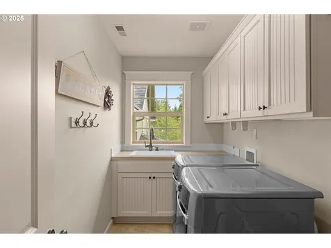 11724 SW 39th Avenue Portland OR 97219