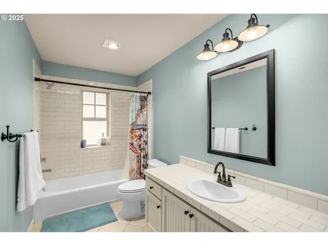 11724 SW 39th Avenue Portland OR 97219