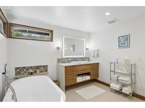 835 NE 33rd Avenue Portland OR 97232