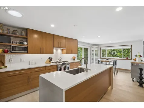 835 NE 33rd Avenue Portland OR 97232