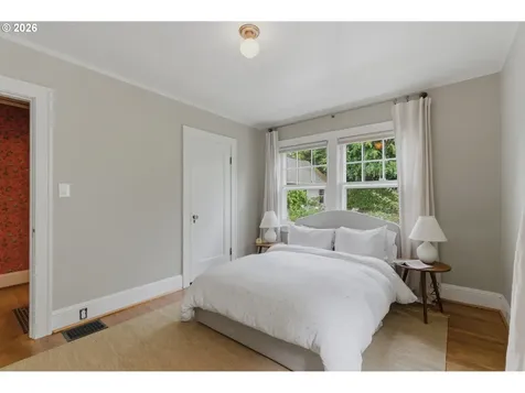 1002 SE 54th Avenue Portland OR 97215