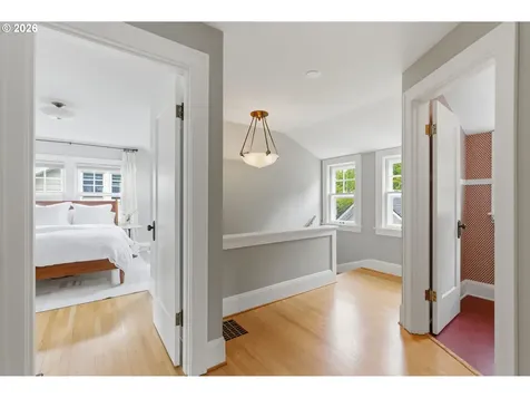 1002 SE 54th Avenue Portland OR 97215