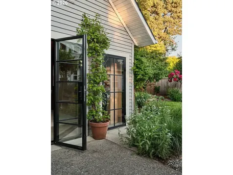 1002 SE 54th Avenue Portland OR 97215