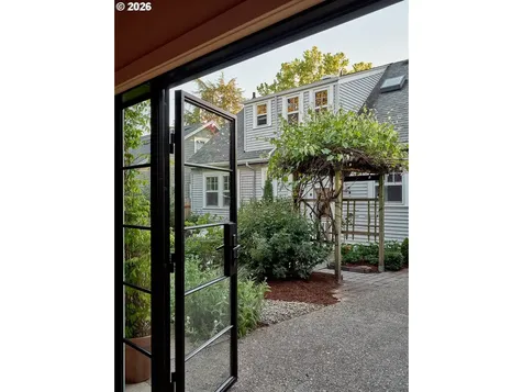 1002 SE 54th Avenue Portland OR 97215