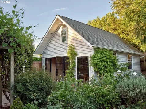 1002 SE 54th Avenue Portland OR 97215
