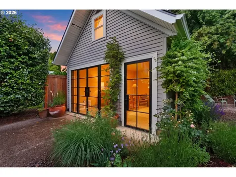 1002 SE 54th Avenue Portland OR 97215
