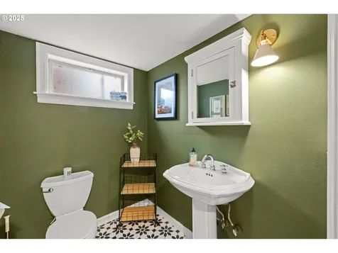 2726 NE 12th Avenue Portland OR 97212