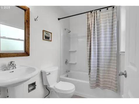 1258/1260 Van Buren Street Eugene OR 97402