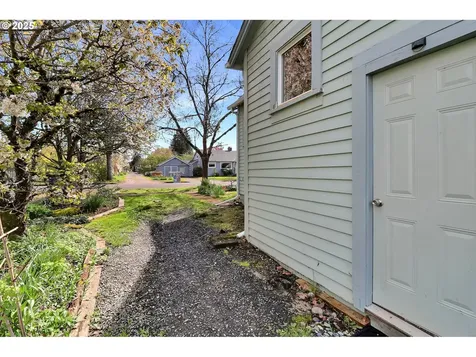 1258/1260 Van Buren Street Eugene OR 97402