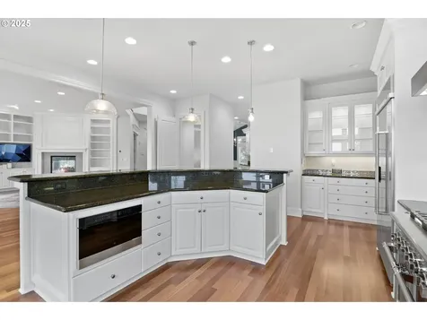9941 NW Upton Court Portland OR 97229