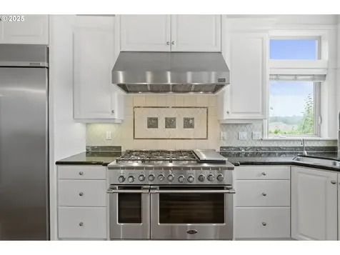 9941 NW Upton Court Portland OR 97229