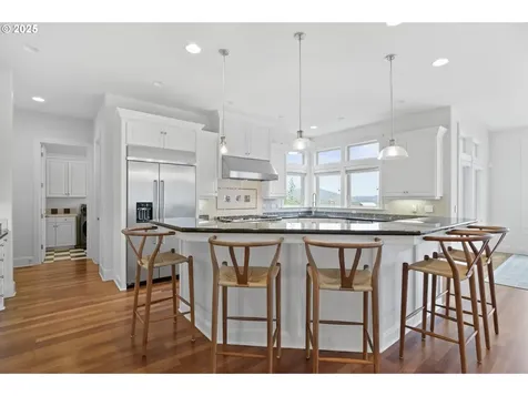 9941 NW Upton Court Portland OR 97229