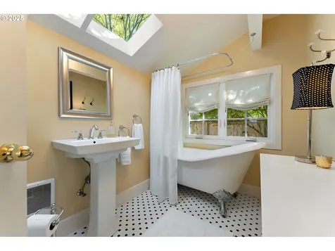 3835 SE Crystal Springs Boulevard Portland OR 97202