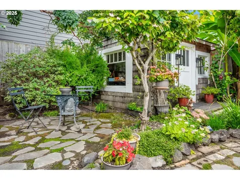 3835 SE Crystal Springs Boulevard Portland OR 97202