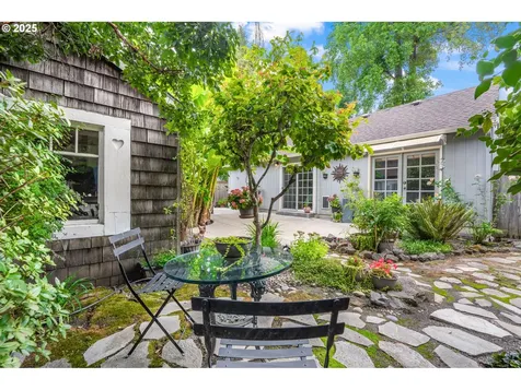 3835 SE Crystal Springs Boulevard Portland OR 97202