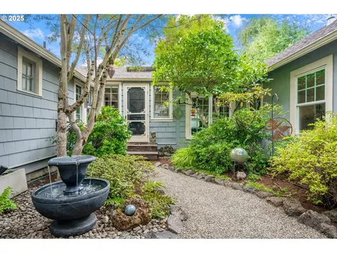 3835 SE Crystal Springs Boulevard Portland OR 97202