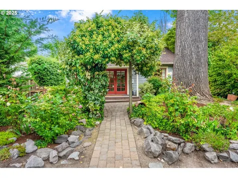 3835 SE Crystal Springs Boulevard Portland OR 97202