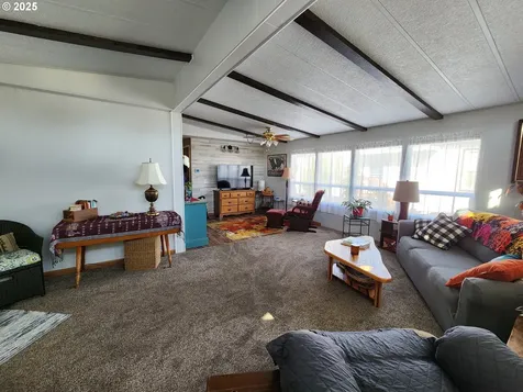 5422 Portland Road NE Salem OR 97305