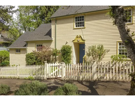 1808 NW Aspen Avenue Portland OR 97210