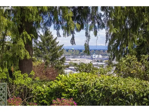 1808 NW Aspen Avenue Portland OR 97210