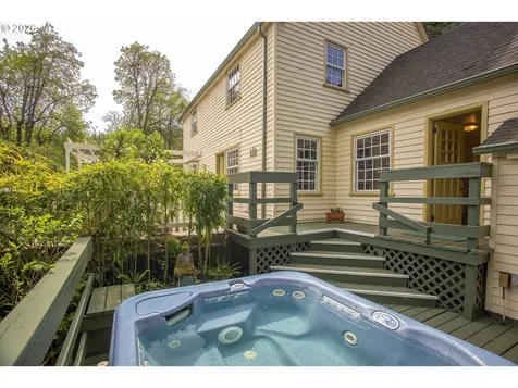 1808 NW Aspen Avenue Portland OR 97210