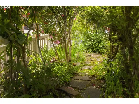 1808 NW Aspen Avenue Portland OR 97210