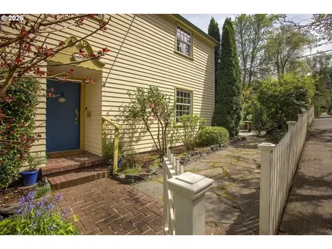 1808 NW Aspen Avenue Portland OR 97210
