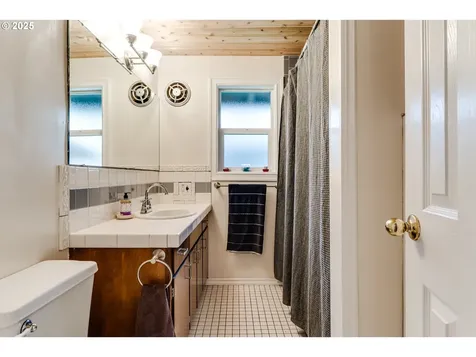 2706 Norkenzie Road Eugene OR 97408