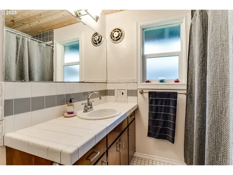 2706 Norkenzie Road Eugene OR 97408