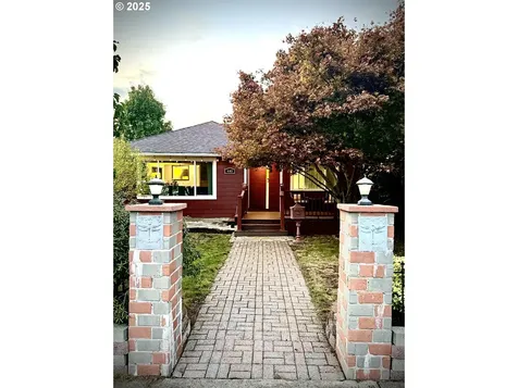 440 W Dartmouth Street Gladstone OR 97027