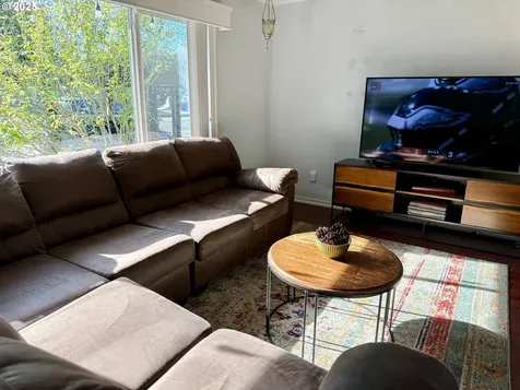 440 W Dartmouth Street Gladstone OR 97027