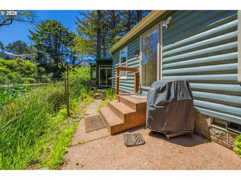 1232 SE 2nd Court Lincoln City OR 97367
