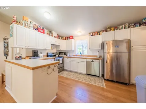 1232 SE 2nd Court Lincoln City OR 97367