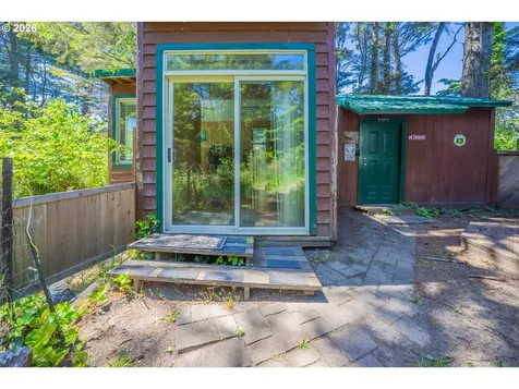 1232 SE 2nd Court Lincoln City OR 97367