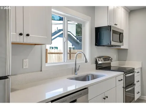 856 Highland Avenue NE Salem OR 97301