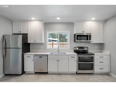 856 Highland Avenue NE Salem OR 97301