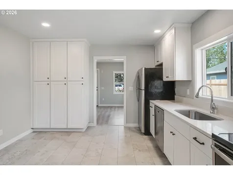 856 Highland Avenue NE Salem OR 97301