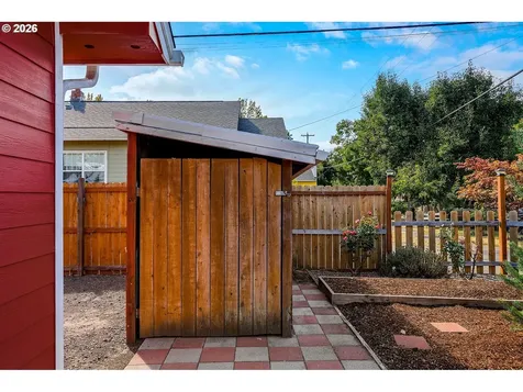 856 Highland Avenue NE Salem OR 97301